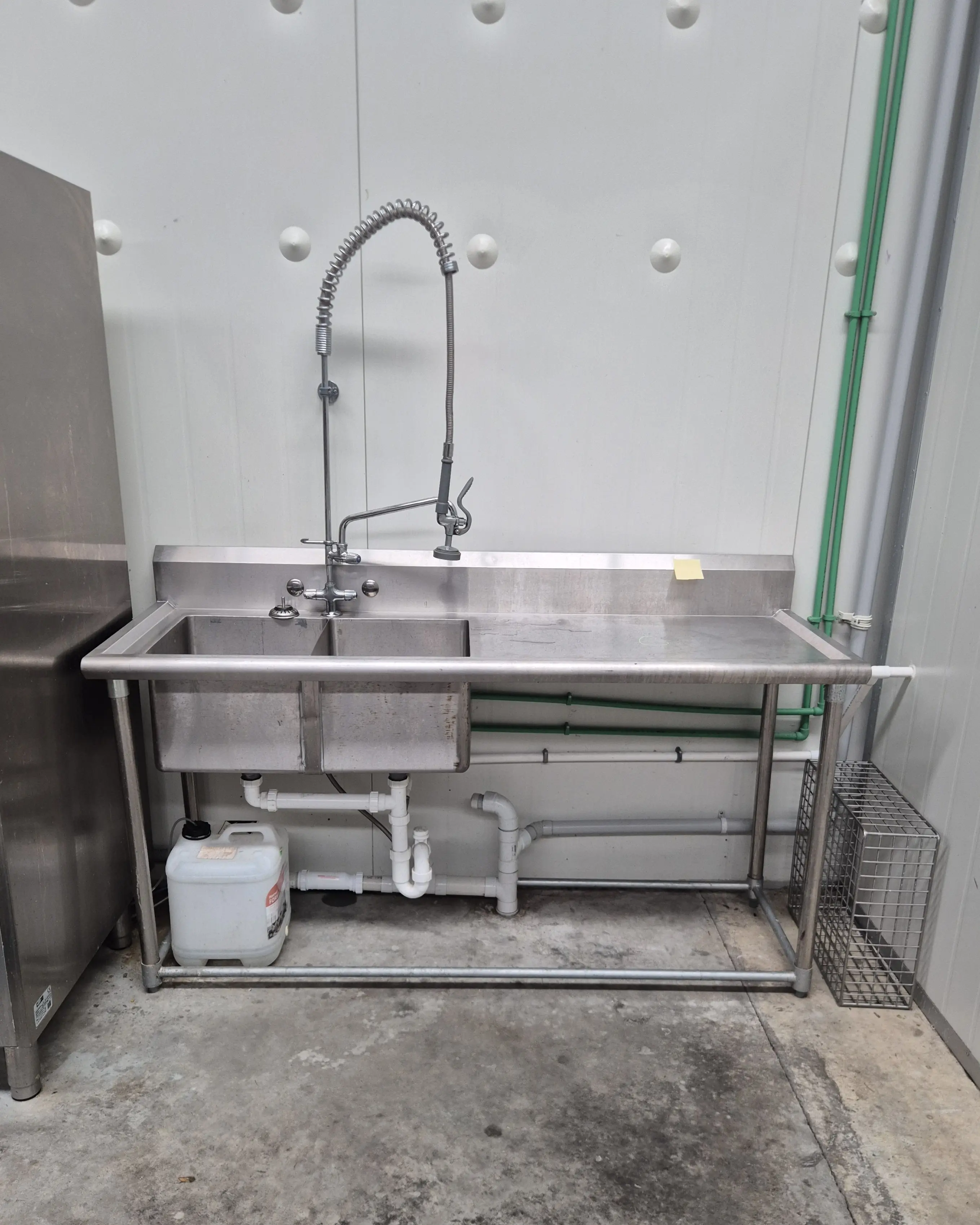 Clean-up sink, bench & tap